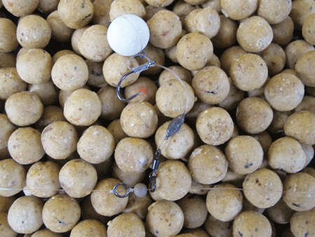 Apply enough Atomic Rock Bottom Rig Putty to the ring swivel on the hook link to balance your favourite Dynamite Baits Fluro Pop-up. It keeps the whole rig pinned down and critically balances the hook bait.