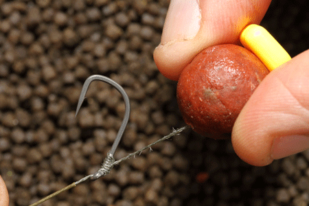 5. The link goes back through the eye, to be added to have a loop tied into it for connection at the safety lead clip. Here by Ian's bait, the business end, the job's a good 'un!