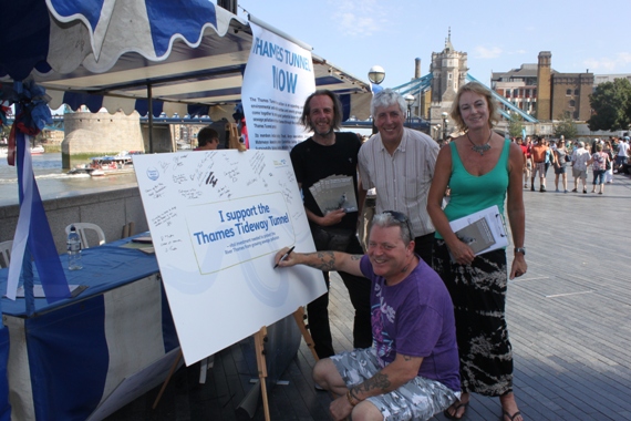 Thames Festival TTN board signing with Chris Looker