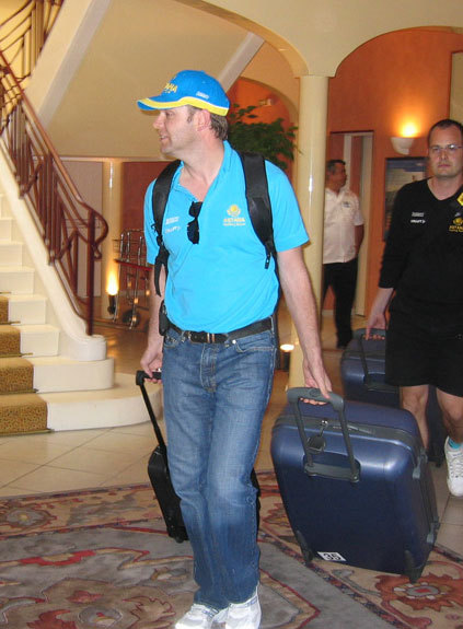 Astana leave team hotel Tour de France 2007