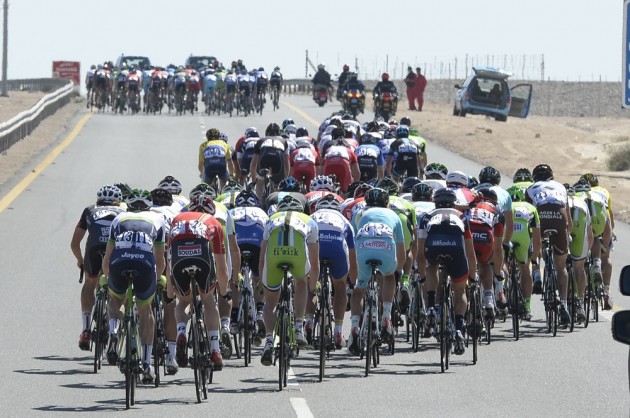 Wind has split the peloton on stage four of the 2014 Tour of Qatar