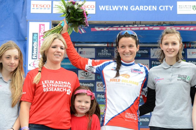 womens-tour-2014-st4-Armitstead-podium-Welwyn