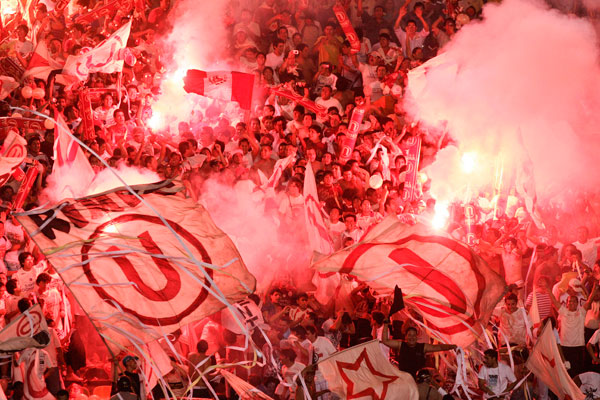 Universitario fans.