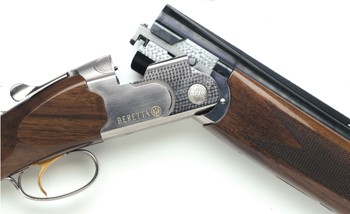 Beretta 686 Onyx shotgun (close up).
