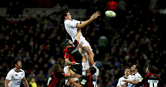 Devin Toner using his height advantage