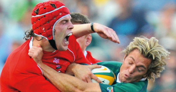 Alun Wyn Jones getting a little too close for comfort