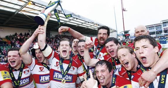 Gloucester celebrate winning the 2011 LV Cup