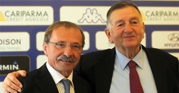 Italy's new coach Jacques Brunel (L) and president of the Italian rugby federation Giancarlo Dondi