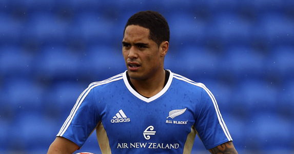Debuting on the wing, Hurricanes' Julian Savea