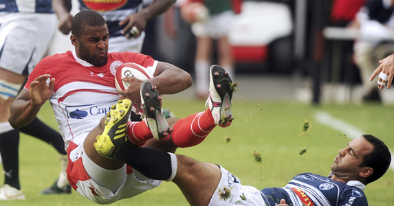 Despite plying his trade in France, Brew (left) still hopes to represent his country