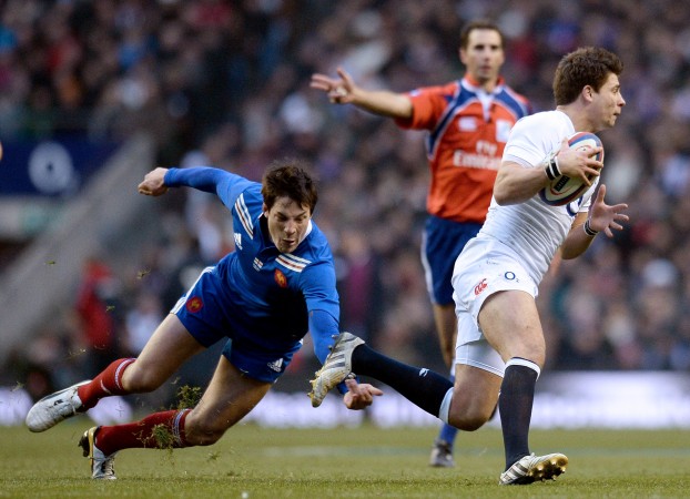 Hot-footed: Ben Youngs slinks scuttles past Francois Trinh-Duc