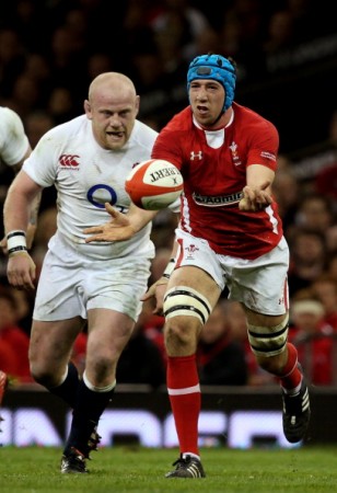 Great hands: Tipuric is a brilliant linkman