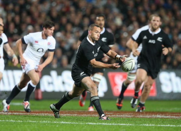 Give it some Aaron: All Blacks fly-half Aaron Cruden tests England's defence